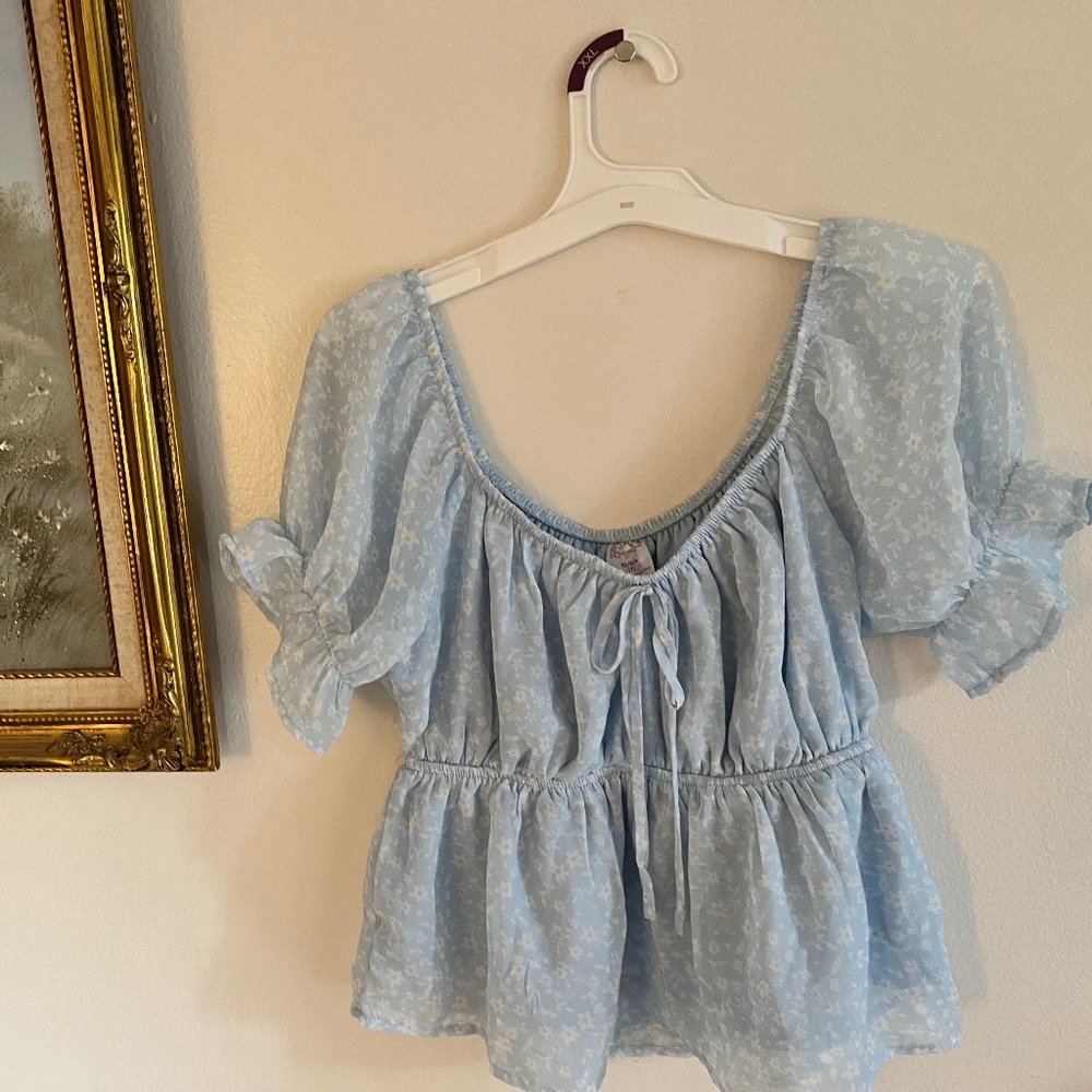 No boundaries Light blue top